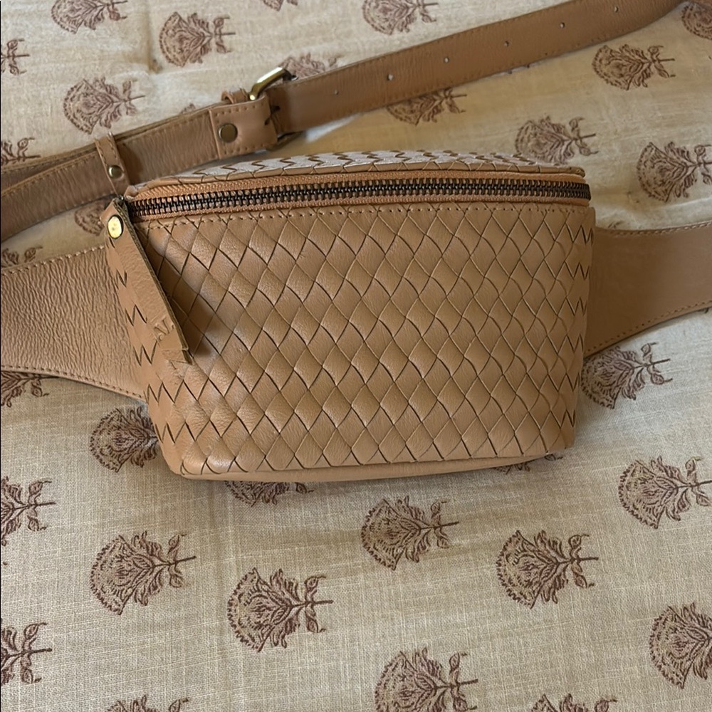 MANDRN Remy Woven Leather Belt Bag